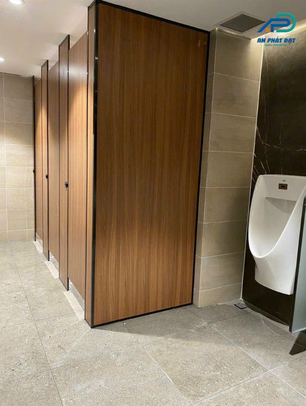 Giá Vách Ngăn Vệ Sinh Compact